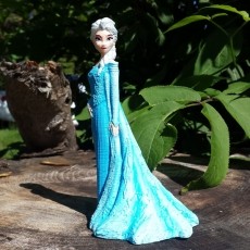 Elsa from 2013 Frozen 3D model by Tanya Wiesner