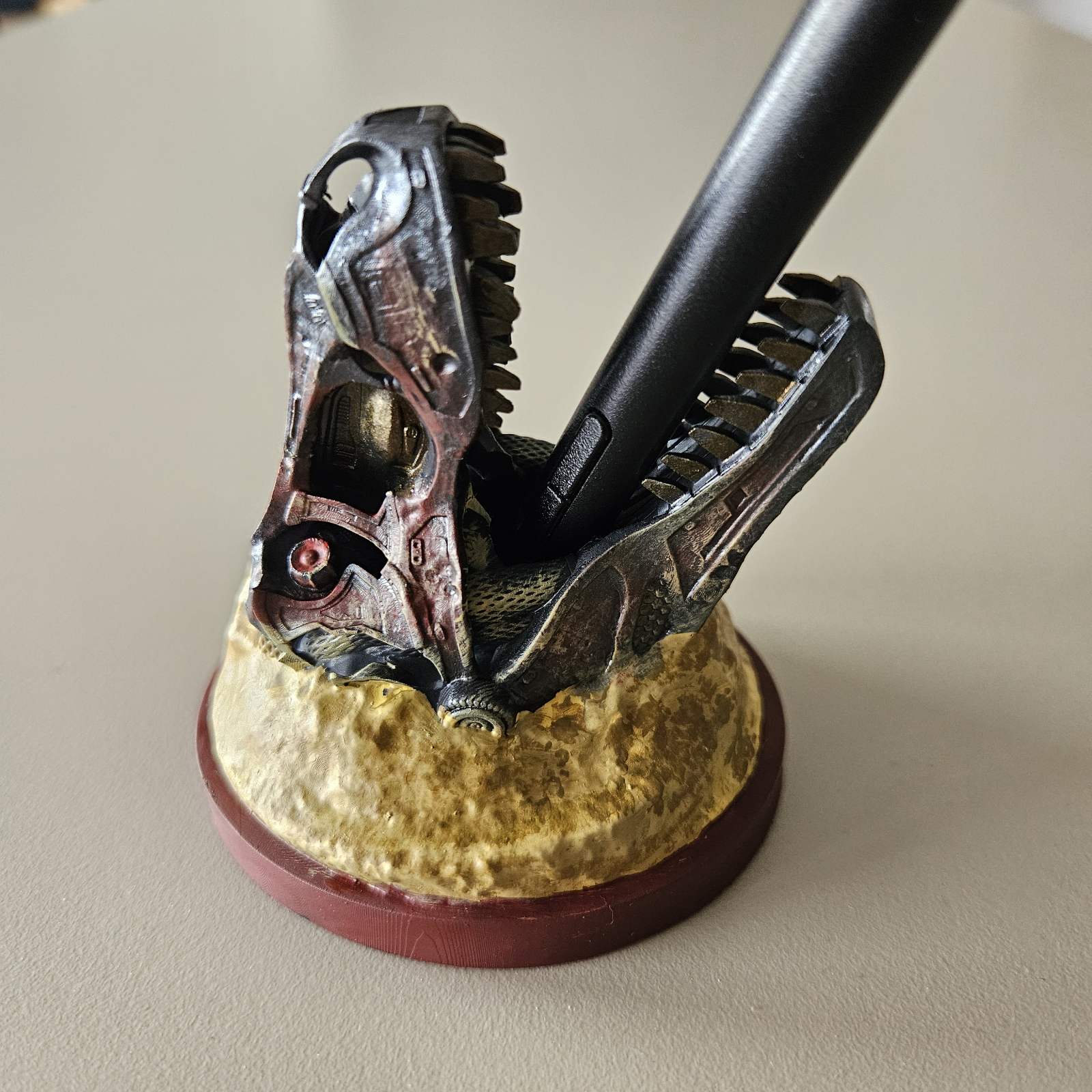 Tyrannosaurus mecha-robot pen holder pre-supported
