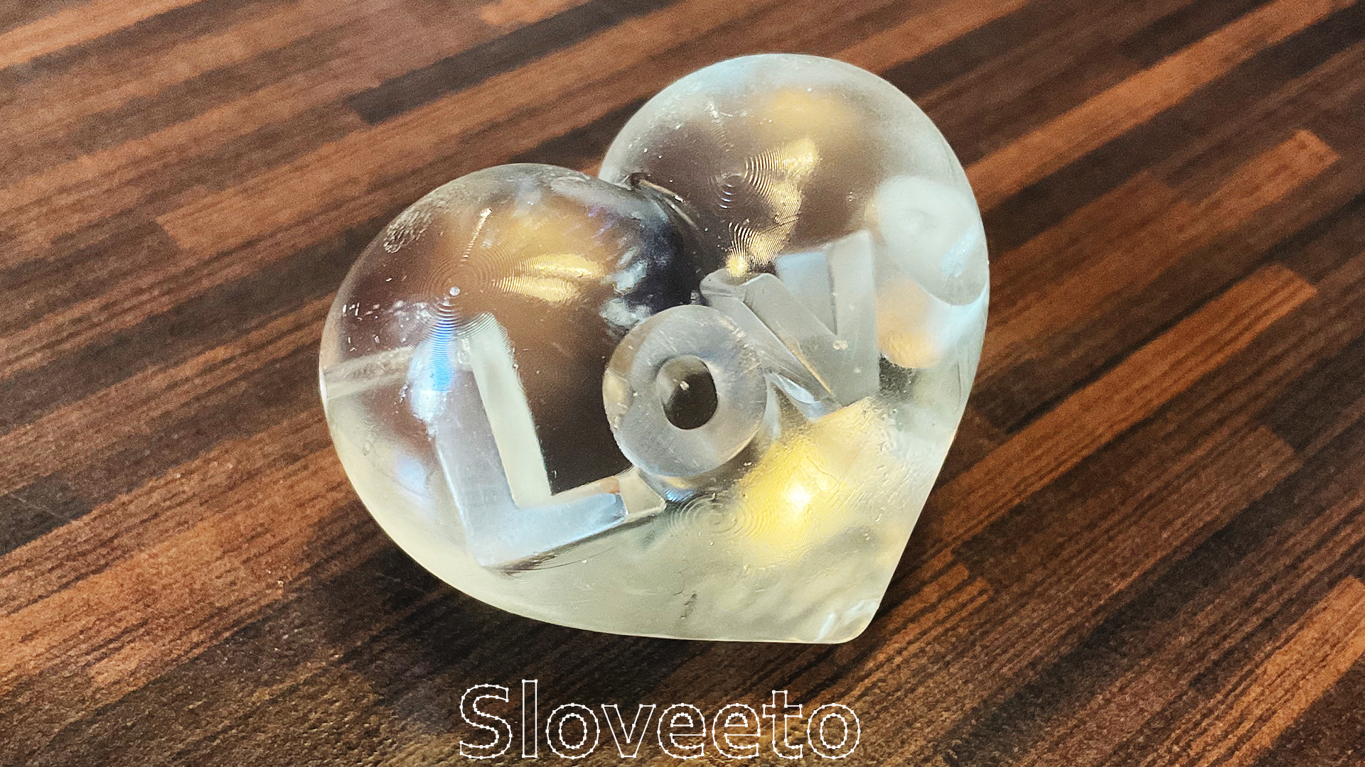 Transparent Heart Figurine with Inner 'Love' Inscription - Ideal for Valentine's Day and Everyday Expressions of Love