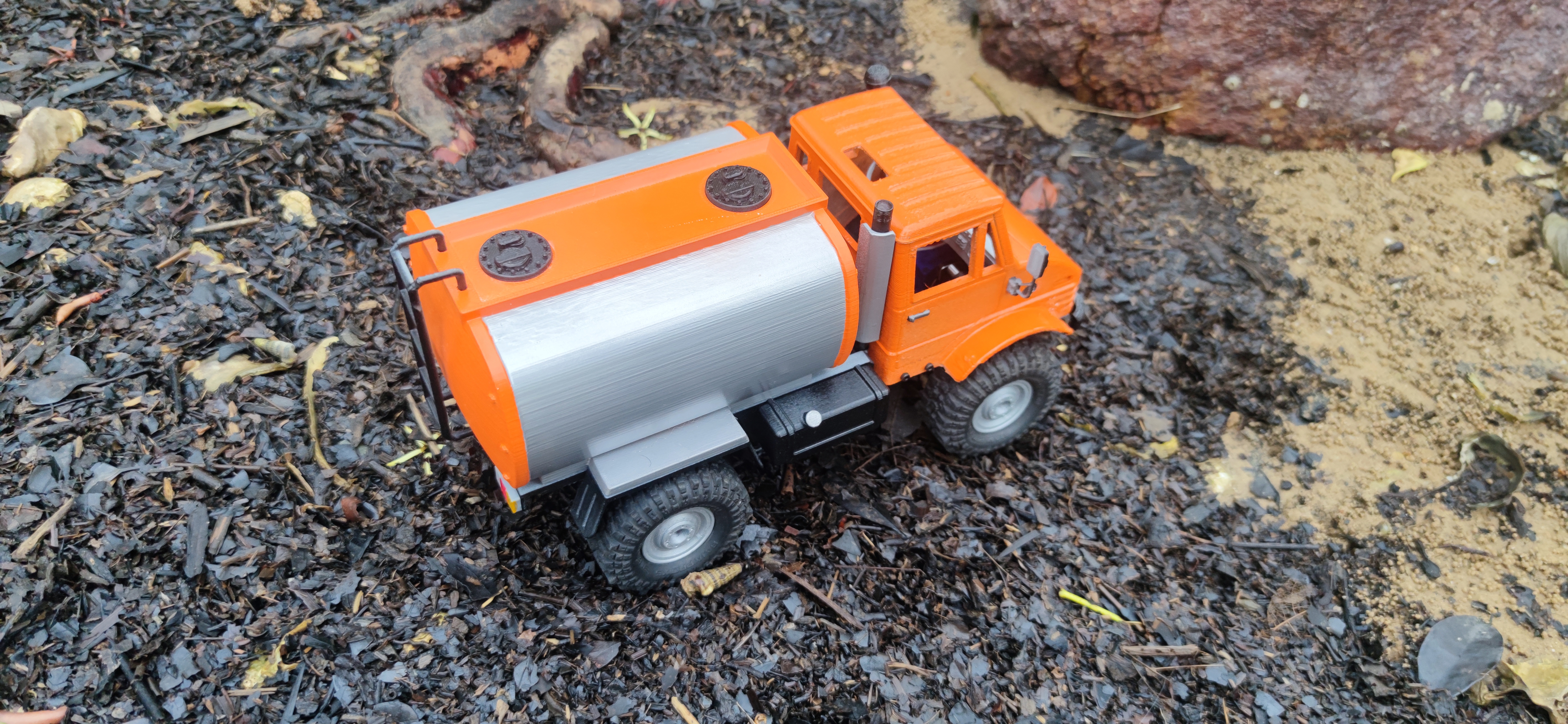 Crawler Baby Bog 406 Fuel Carrier - 1/18 TRX4M RC body attachment