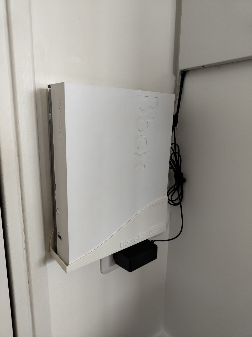BBOX FIT support murale avec ou sans emplacement pour QR code