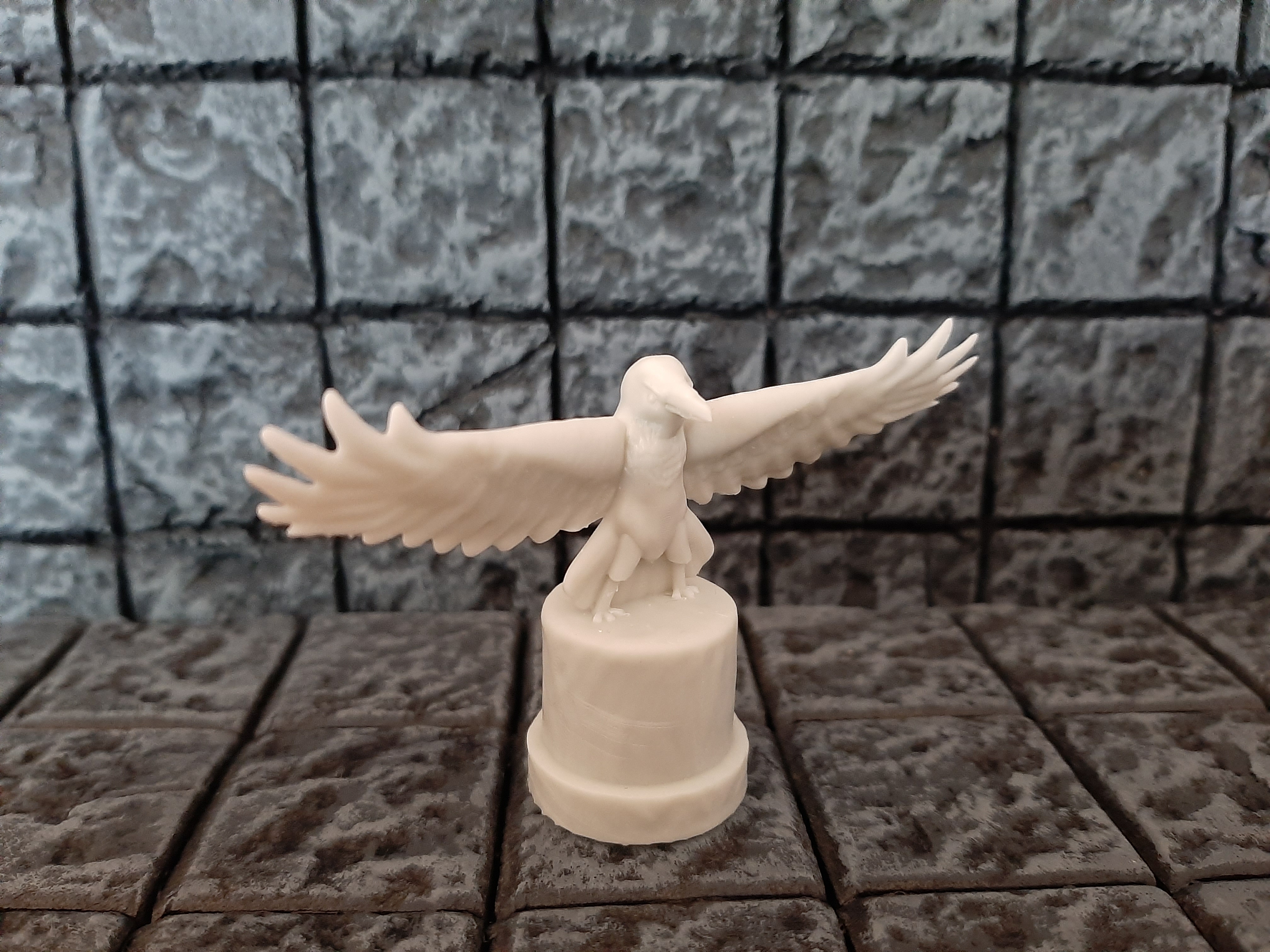 Raven statue (new and damaged version)