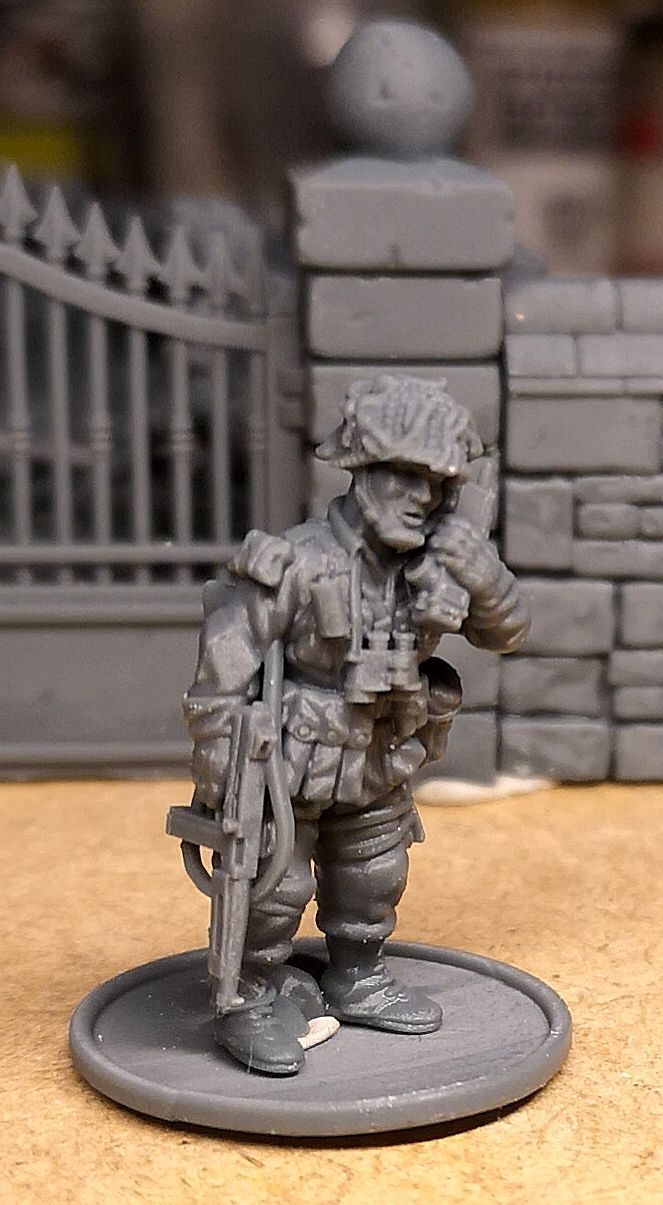 28mm US OFFICER with Talkie Walkie SCR-536