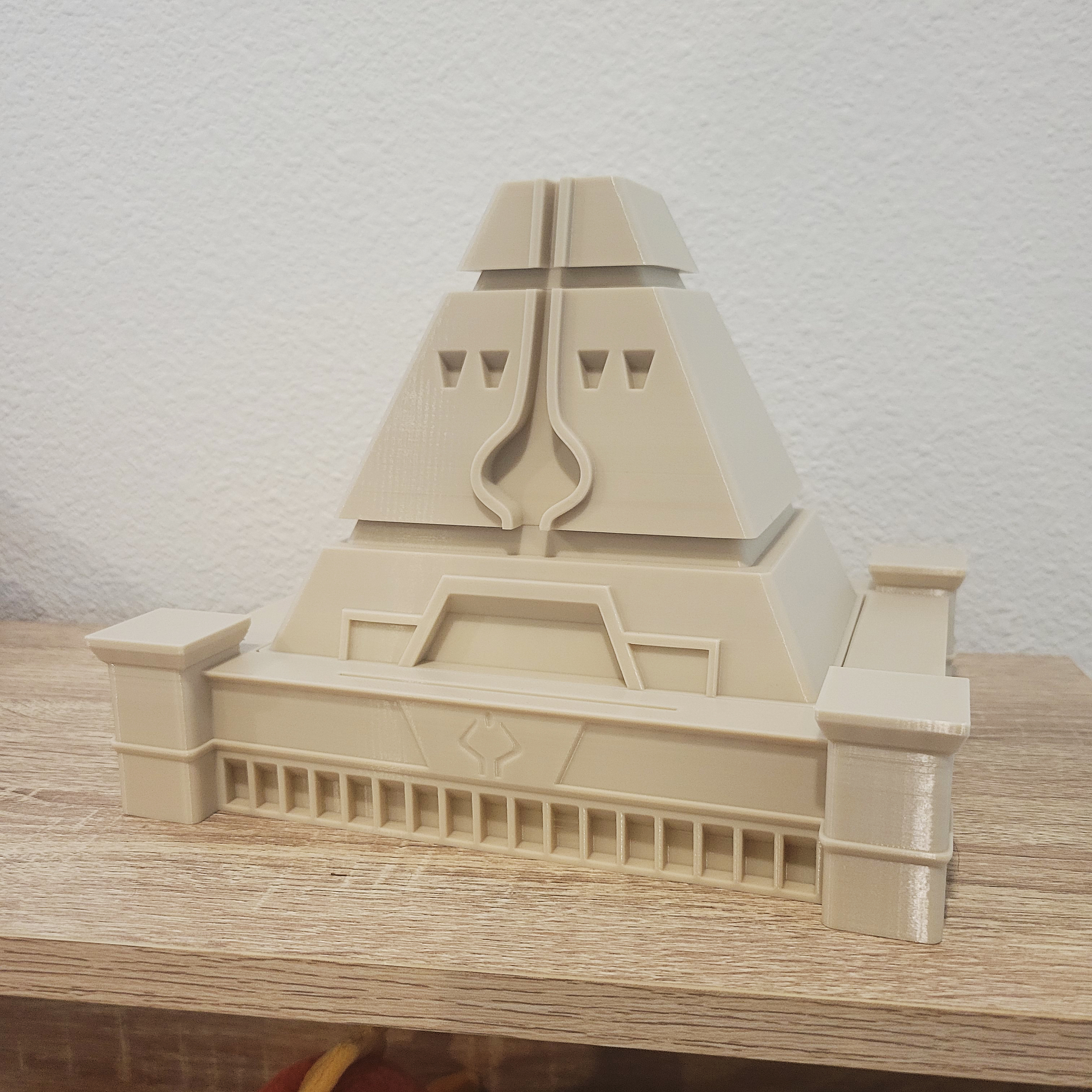 Pyramid Deck Box and Dice Storage for MTG Commander / EDH