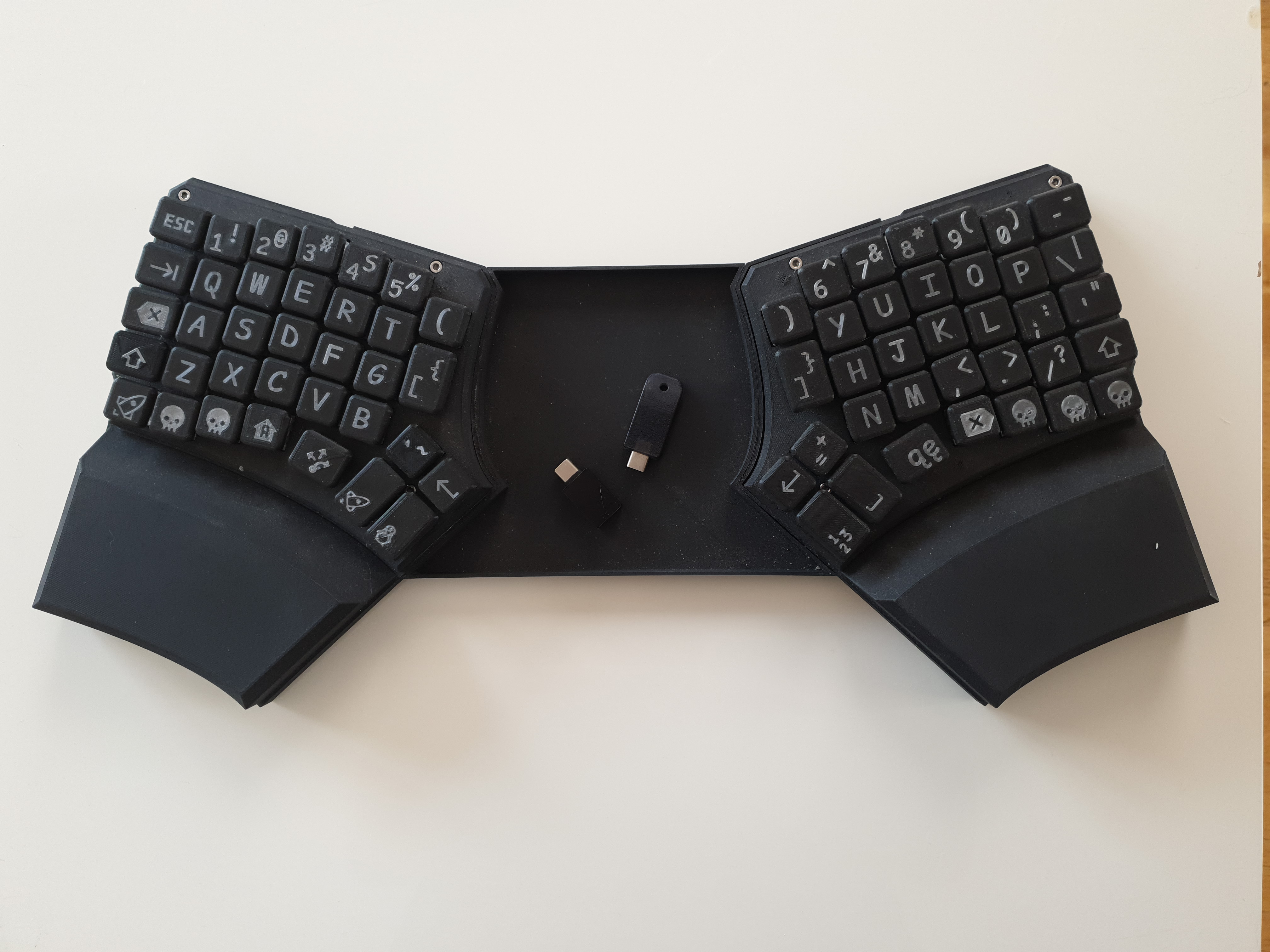 my redox keyboard with printed keykaps