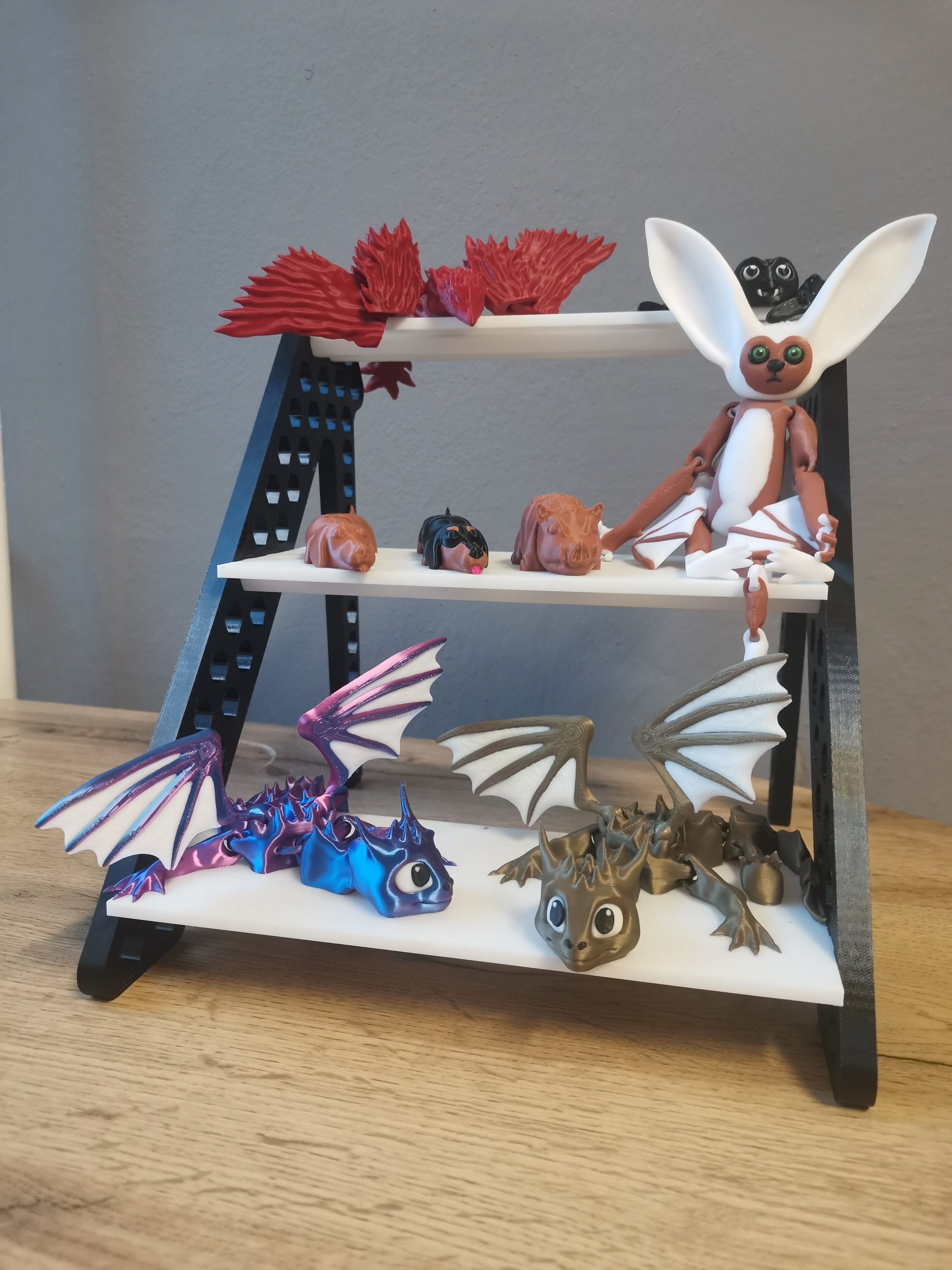 Modular, costumizable display shelf