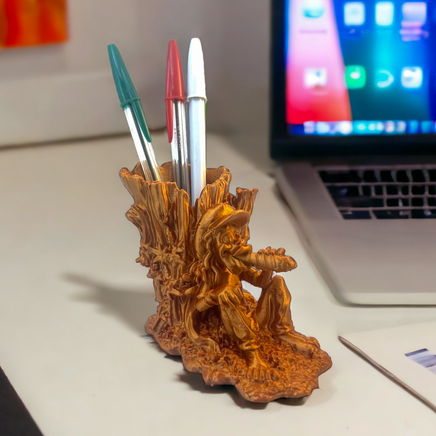 Rasta pen holder