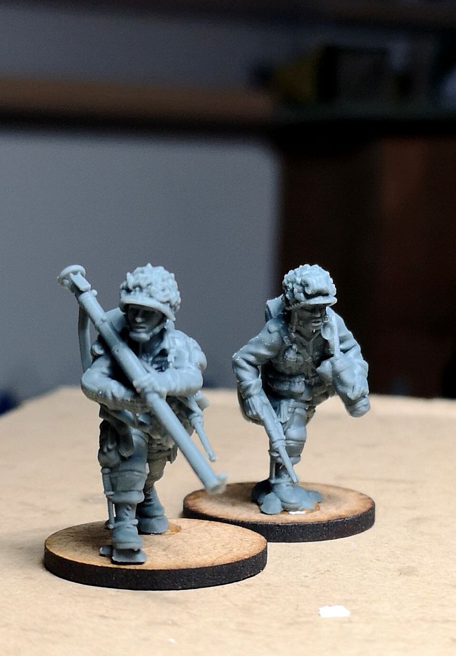28mm US Paratroopers Bazooka Team moving