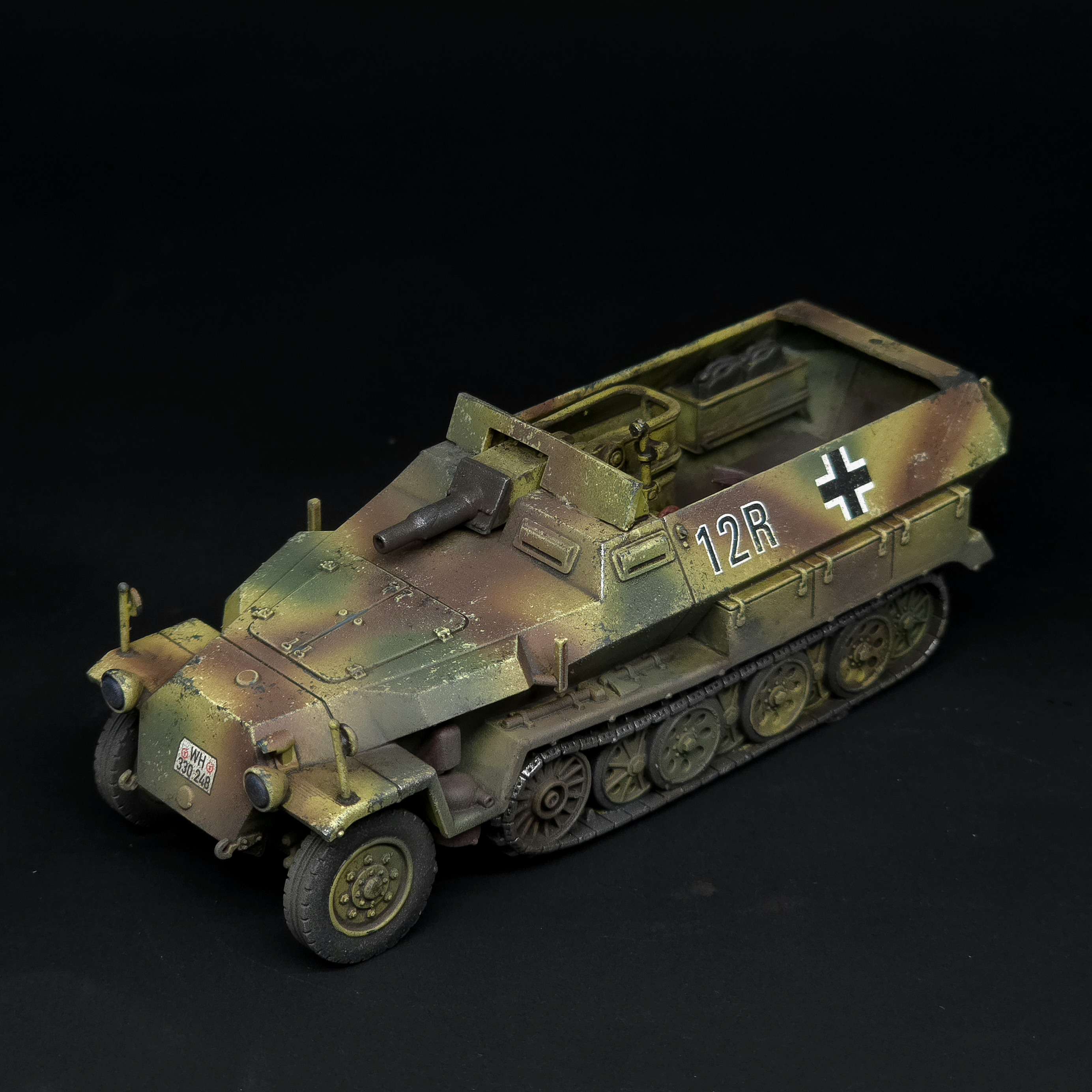 Half-track Sd.Kfz.251/9 Ausf.C Stummel + Gunman (Germany, WW2)